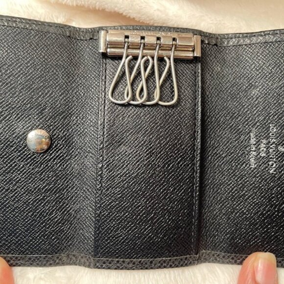 LOUIS VUITTON, EUC KEYCASE - Picture 5 of 7